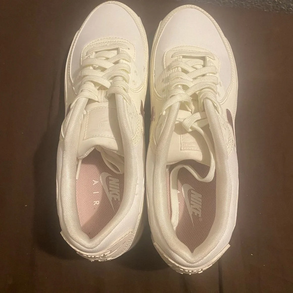 Air Max 90 Sail Pink Oxford fits men size 10.5 New and Authentic - Picture 6 of 6